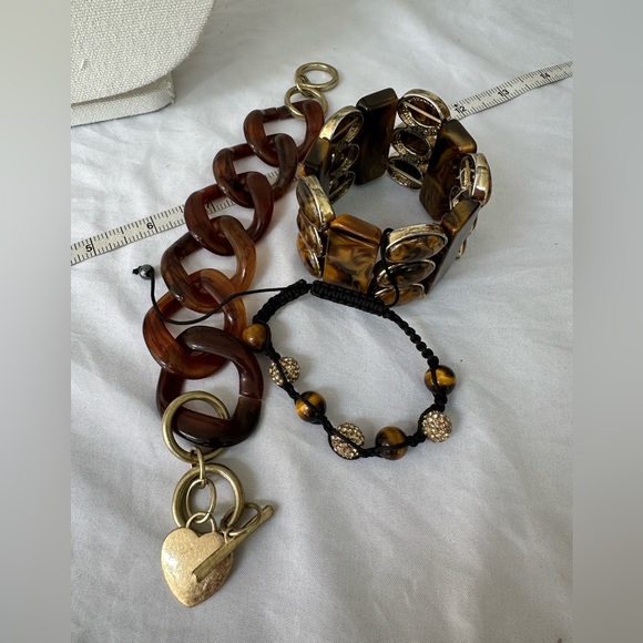 Set of neutral tone necklace and bracelet set - Picture 4 of 5